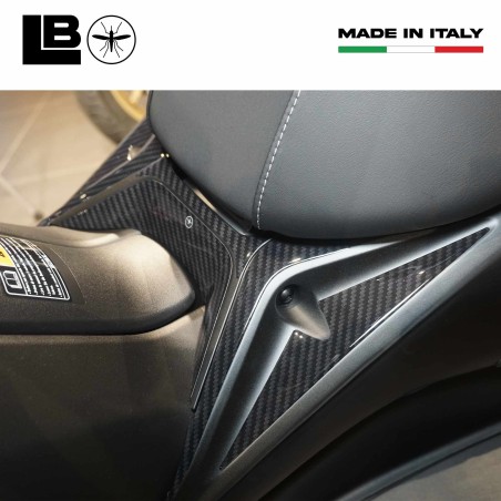 Adesivi 3D Protezioni Pedana centrale compatibili con Yamaha Xmax 125-300 2023